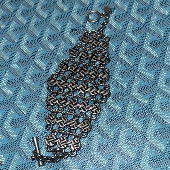 Elegant Silver and Turquoise Bracelet - Picture 2 of 3